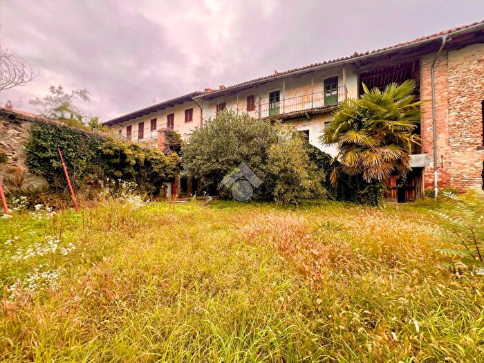 Casa quadrilocale in vendita in Via Rolfo, Robella