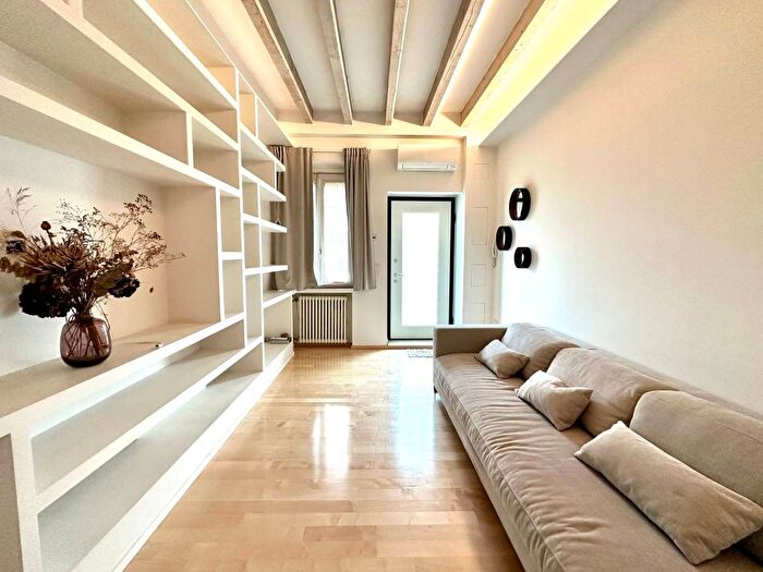 Appartamento bilocale in affitto in Via Carlo Farini, Isola, Milano