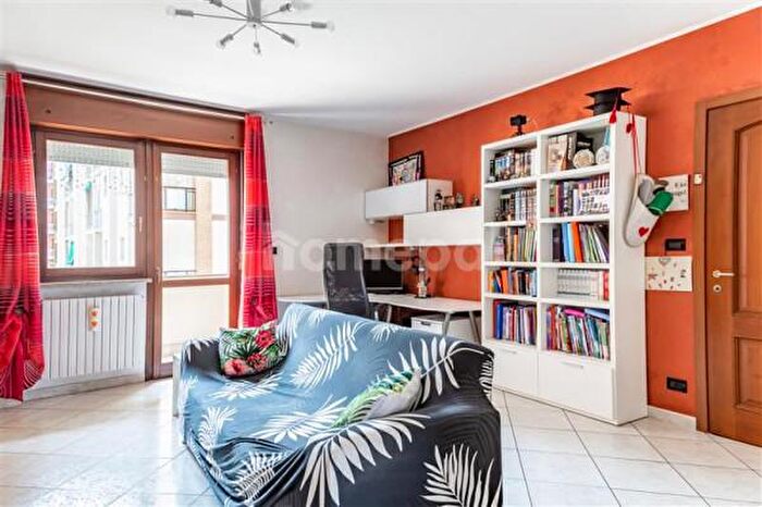 Appartamento trilocale in vendita in Via Tripoli, Torino