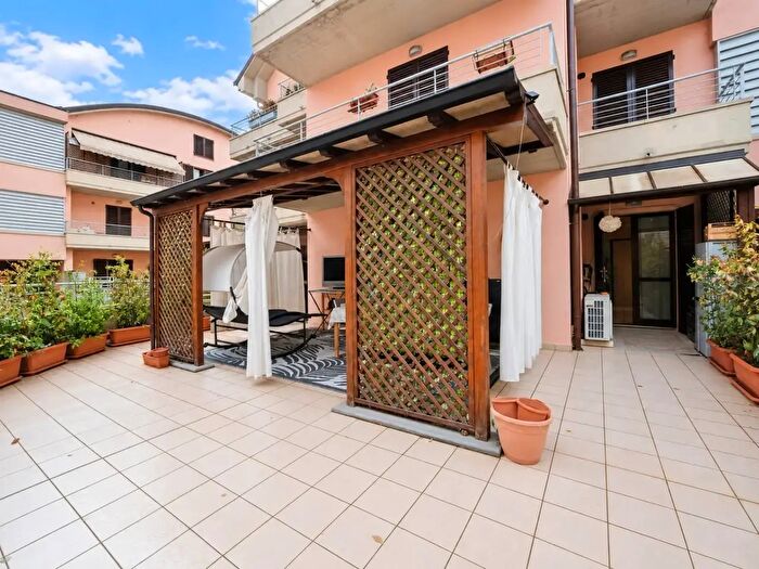 Appartamento quadrilocale in vendita in Via Emilio Boni, Prato