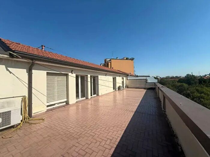 Appartamento trilocale in affitto in Via Egadi, Milano
