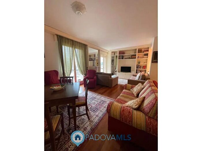 Appartamento trilocale in vendita in Via Giuseppe Jappelli, Abano Terme