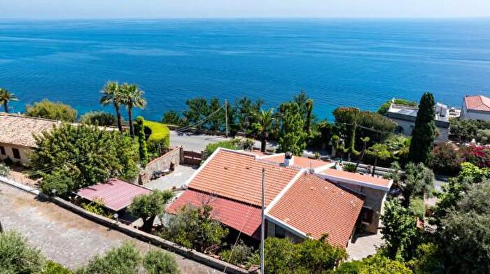 Casa quadrilocale in vendita in Via Paradiso, Milazzo