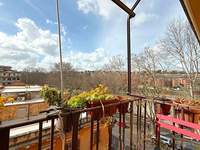 Appartamento bilocale in vendita in Lungotevere Testaccio, Roma