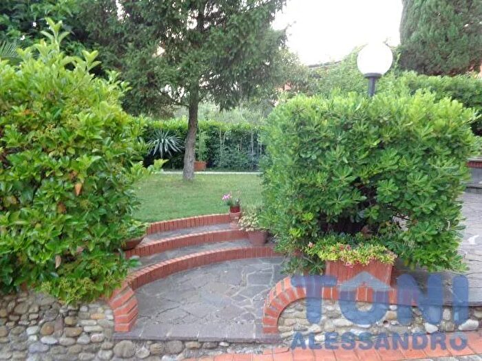 Casa con 10 locali in affitto in Vinci