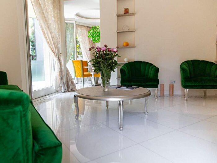 Appartamento trilocale in affitto in Viale Luigi Majno, Palestro, Milano