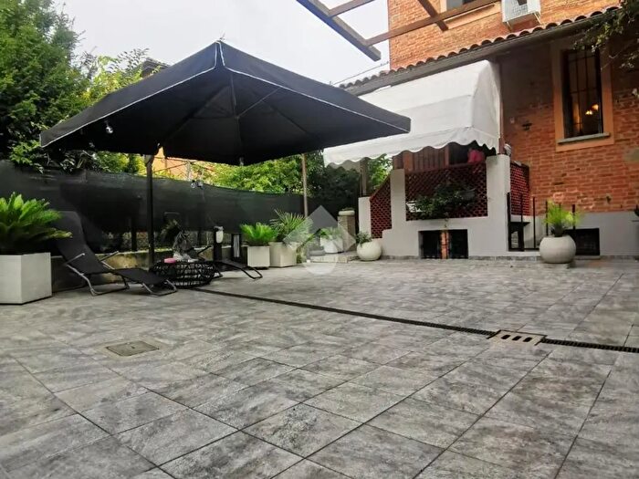 Casa con 6 locali in vendita in Via di Bertalia, Bologna