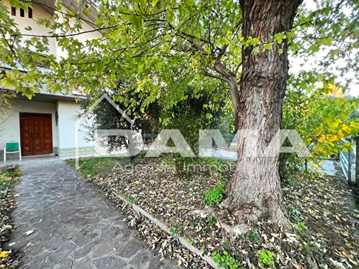 Casa con 7 locali in vendita in Via Trentola, Forli