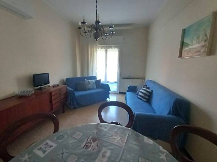 Appartamento trilocale in affitto in via Franceschi, Sanpierdicanne, Chiavari