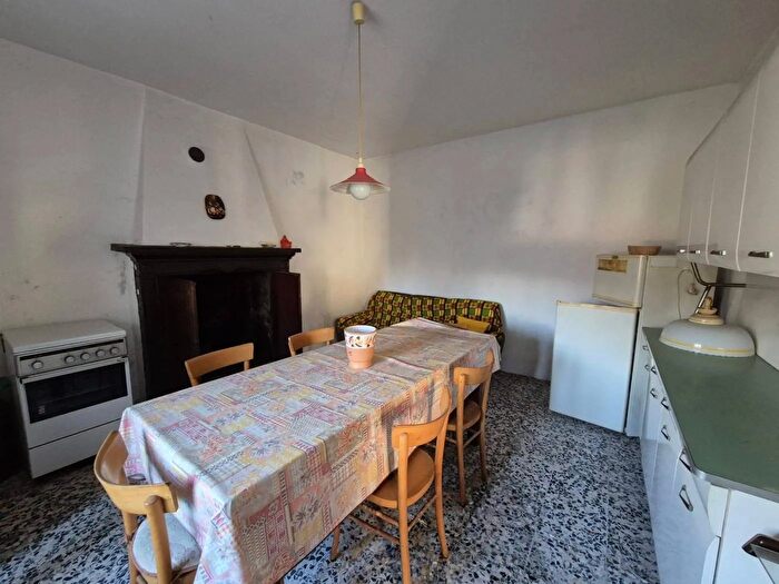 Casa quadrilocale in vendita in Vicolo La Torre Colico, Colico