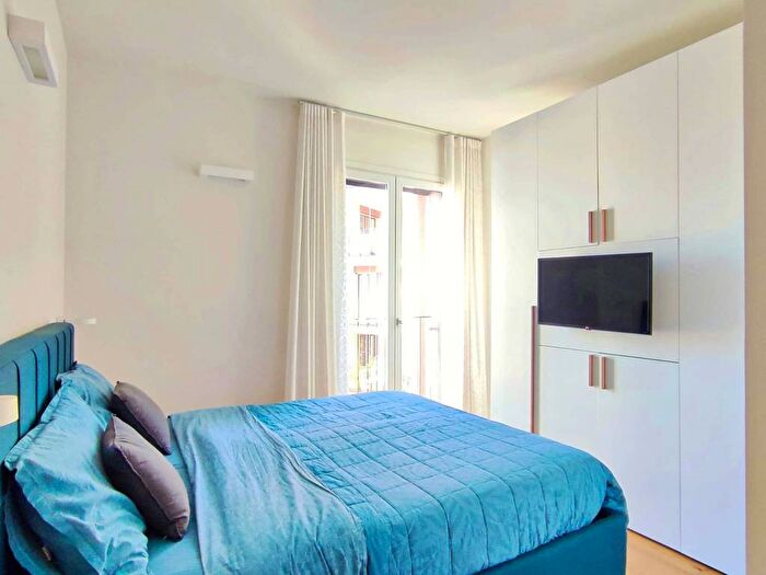 Appartamento trilocale in affitto in Via Bianca Ceva, Bisceglie, Milano