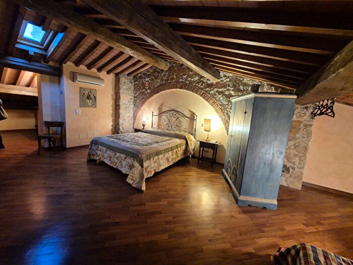 Appartamento con 9 locali in vendita in Viareggio