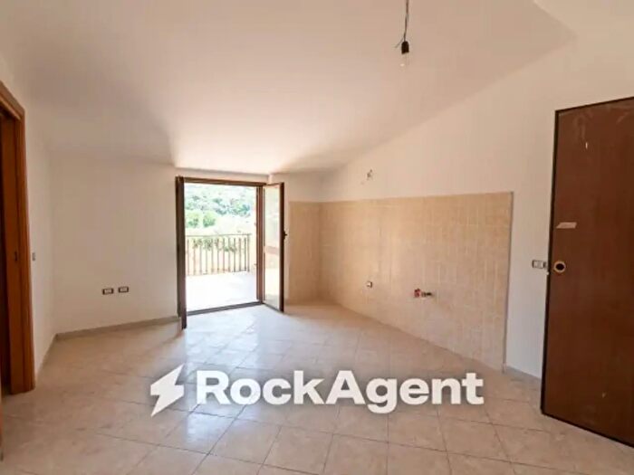 Casa trilocale in vendita in Via Cavour, Nocera Terinese