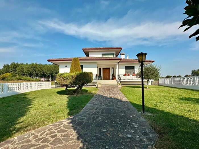 Casa con 5 locali in vendita in Vascon Snc, Megliadino San Vitale