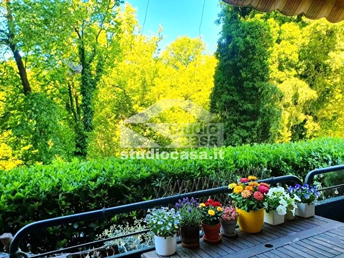 Appartamento trilocale in vendita in Via Feraboli Achille, Milano