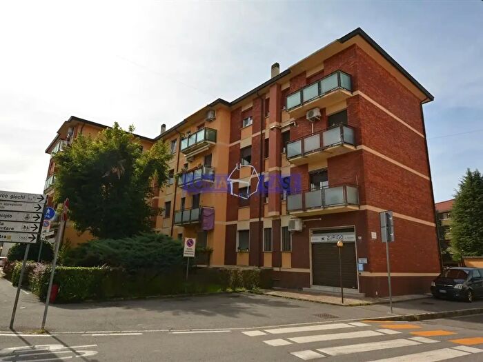 Appartamento trilocale in vendita in Via Milano, Lomagna
