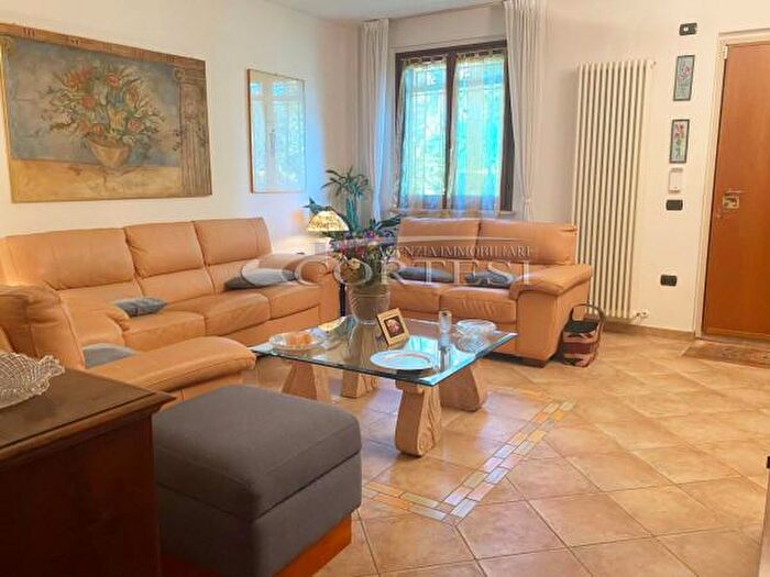 Casa con 5 locali in vendita in Via Vittorio Veneto, Mondolfo