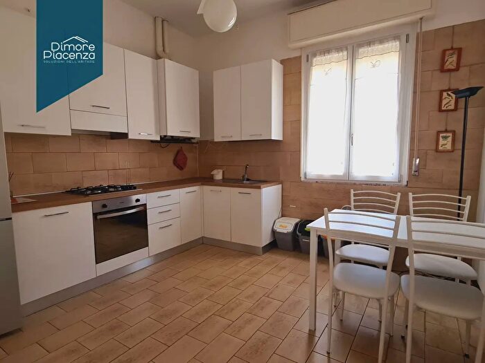 Appartamento trilocale in affitto in Via Ponzini, Piacenza