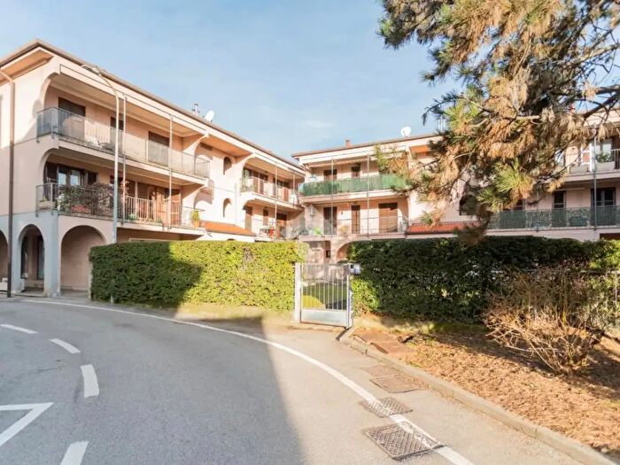 Appartamento trilocale in vendita in Via Giuseppe Garibaldi, Albiate