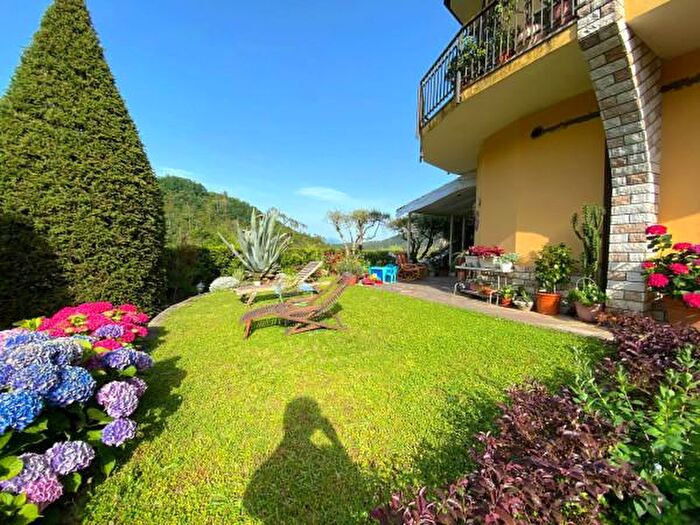 Appartamento quadrilocale in vendita in Follo