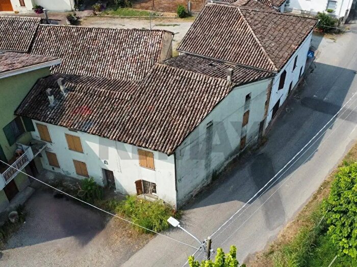 Casa con 6 locali in vendita in Frazione SantAndrea, Busseto