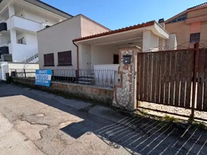 Casa quadrilocale in vendita in Via Maiella, Nettuno