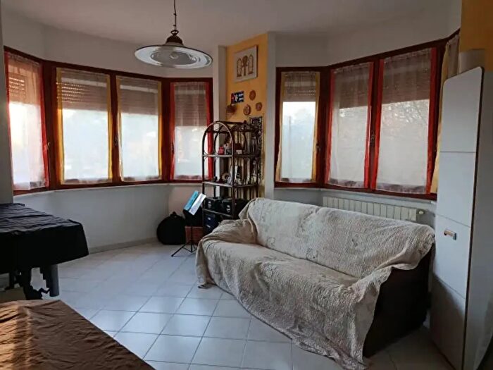 Casa quadrilocale in vendita in Via Cucchiara, Massa