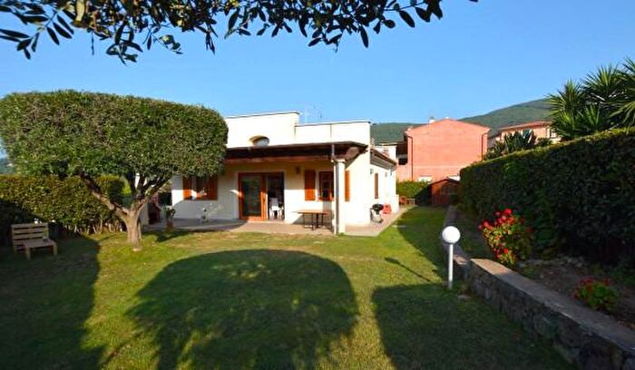 Casa con 5 locali in vendita in Viale Principe Amedeo, Marciana Marina