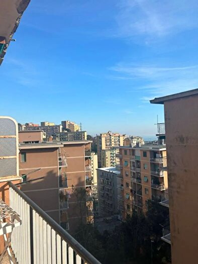 Appartamento con 5 locali in vendita in Via Bartolomeo Carrea, Genova
