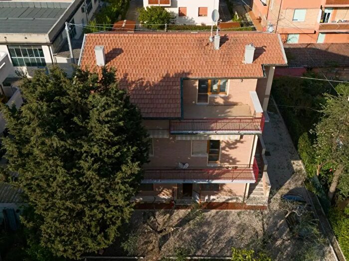 Appartamento con 8 locali in vendita in Via Correggio, Senigallia