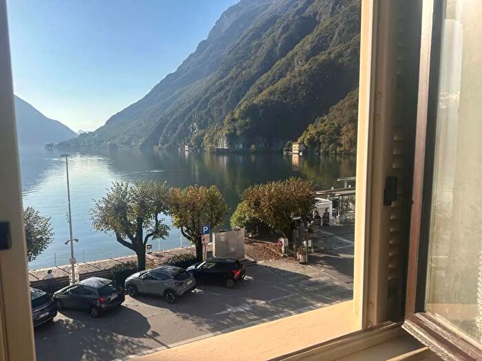 Appartamento quadrilocale in vendita in Largo Matteotti, Porlezza