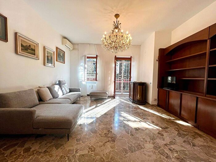 Appartamento trilocale in affitto in Via Comelico, Cadore, Milano