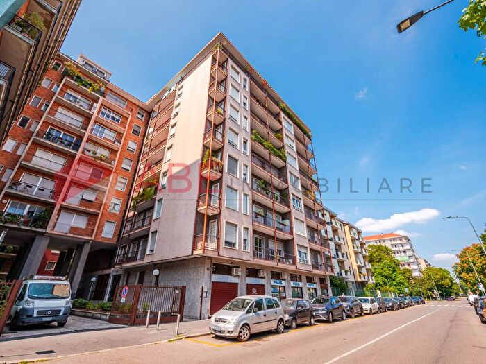 Appartamento trilocale in affitto in Via Messina, Cenisio, Milano