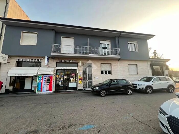 Appartamento trilocale in vendita in Strada Cauda, Alba