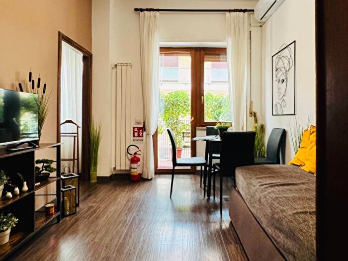 Appartamento bilocale in affitto in Via Monte di Dio, Santa Lucia, Napoli