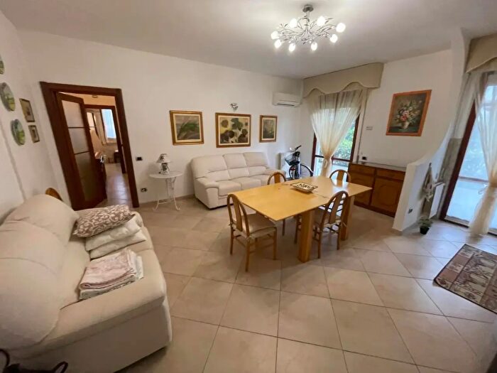 Appartamento con 5 locali in vendita in a Pisa, Massa