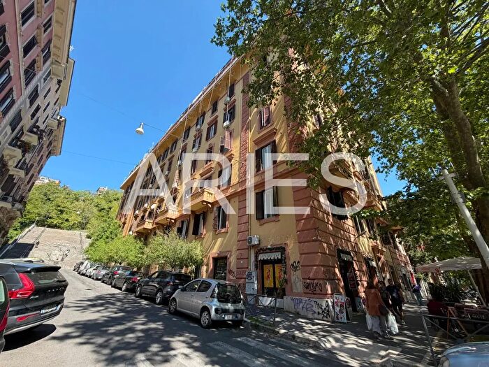 Appartamento quadrilocale in vendita in Piazza Ippolito Nievo, Roma