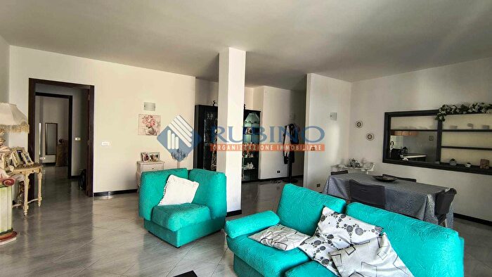 Appartamento con 5 locali in vendita in Via Vincenzo Longo, Castellana Grotte