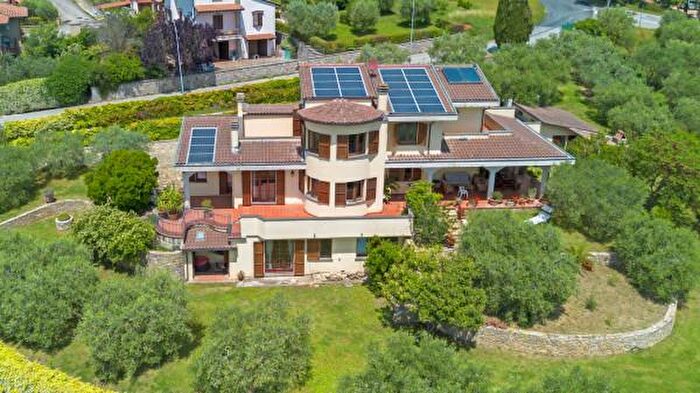 Casa con 6 locali in vendita in Via Pablo Picasso, Panicale