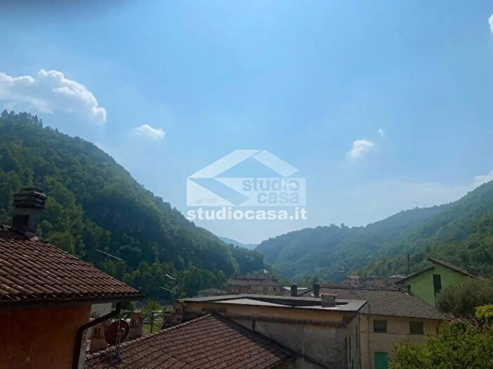 Appartamento quadrilocale in vendita in Via Acquada, Zogno