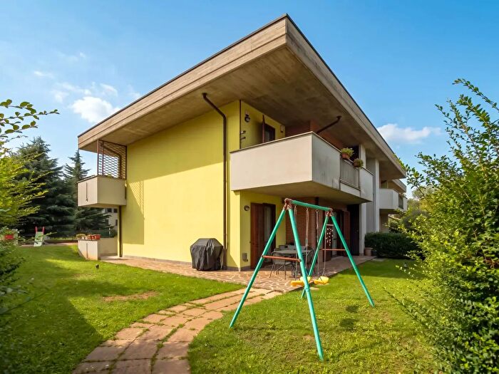 Appartamento trilocale in vendita in Via Brianza, Bernareggio