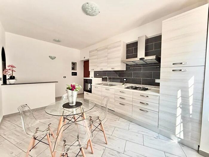 Appartamento trilocale in vendita in Roma