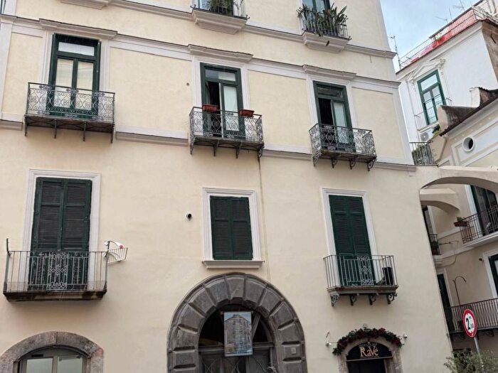 Appartamento monolocale in affitto in Via Romualdo Guarna, Centro Storico Teatro Verdi, Salerno