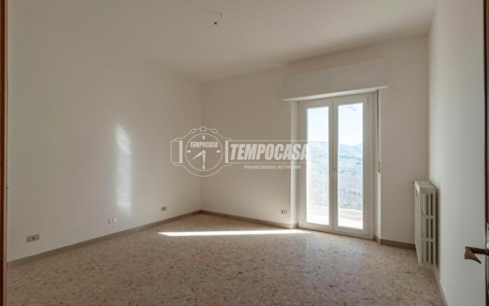 Appartamento trilocale in vendita in Via Fortunato Savini, Camerino