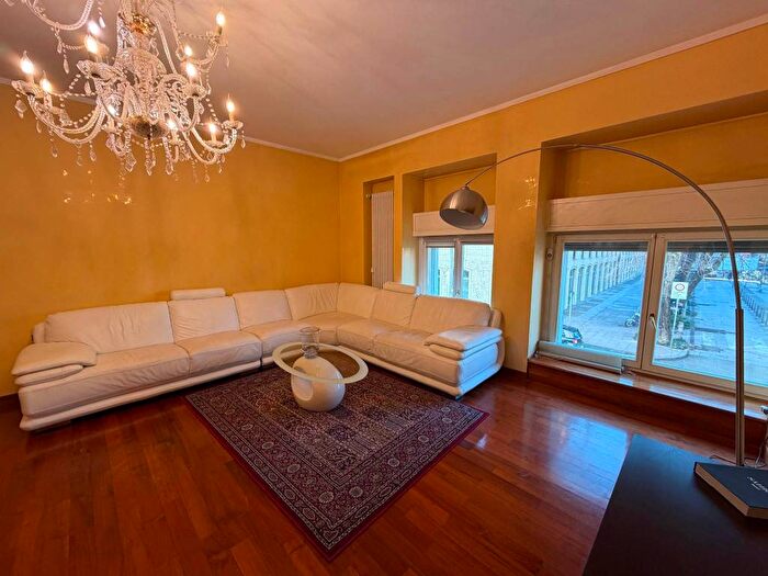 Appartamento trilocale in affitto in Piazza Risorgimento, Indipendenza, Milano