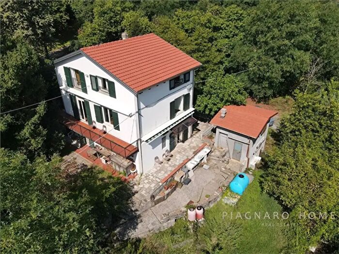 Casa con 9 locali in vendita in Via Bocchi Spini, Calice Al Cornoviglio