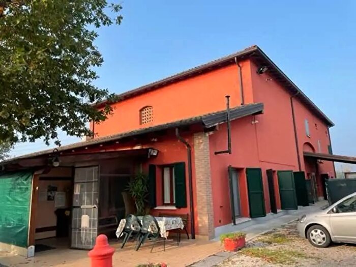 Casa con 6 locali in vendita in Mirandola