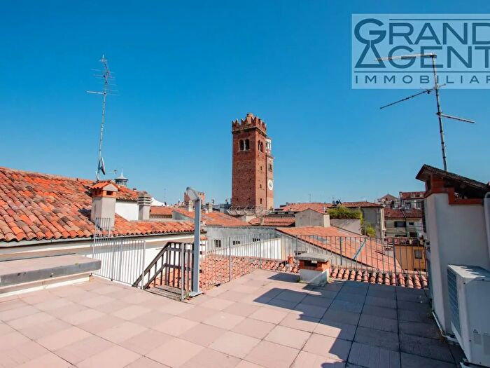 Appartamento con 5 locali in vendita in Corte Sgarzarie, Verona