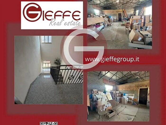 Appartamento con 10 locali in vendita in Cinquefrondi