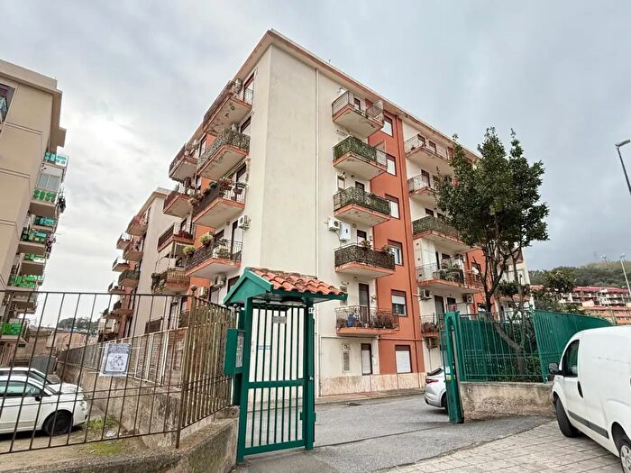 Appartamento trilocale in vendita in Via Minissale, Messina